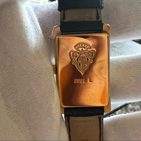 ✨SOLD✨Gucci Watch - Picture 2 of 8